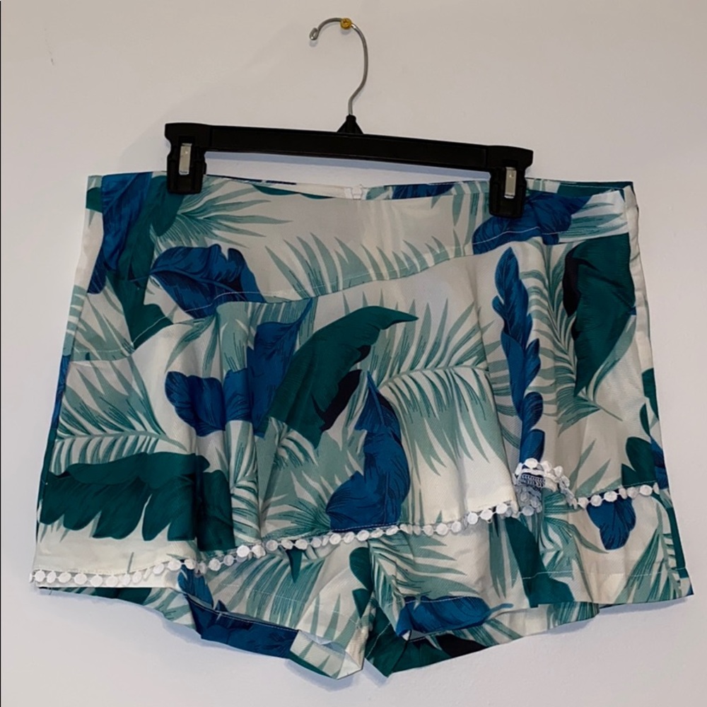 Zaful- palm tree skort. NWT